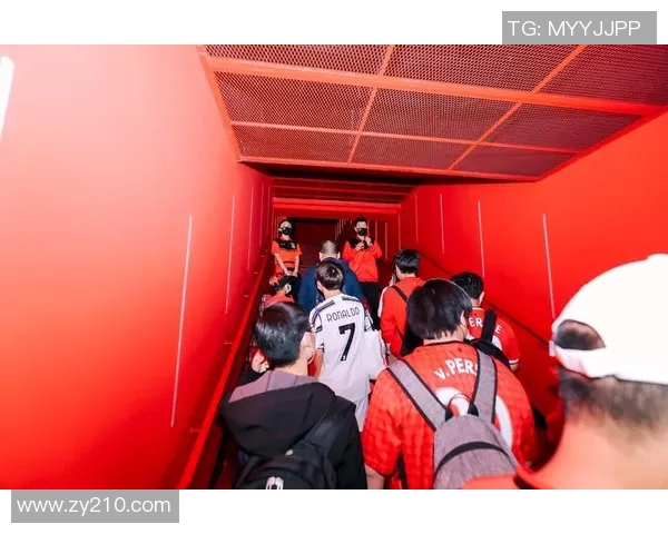 足球明星楼梯舞蹈视频带你领略运动与艺术的完美结合 足球明星楼梯舞蹈视频带你领略运动与艺术的完美结合