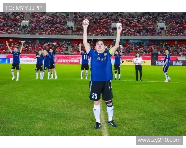 足球明星的中文之路:他们如何在绿茵场上展现语言魅力与文化自信 足球明星的中文之路:他们如何在绿茵场上展现语言魅力与文化自信