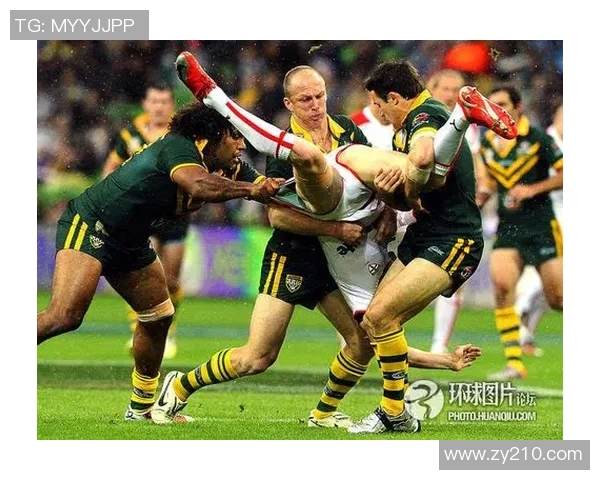 足球明星在赛场上意外搞笑瞬间引发全场爆笑令人忍俊不禁